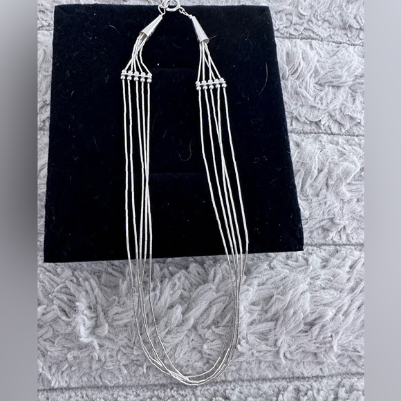 Running bear liquid silver choker style necklace - Picture 6 of 14